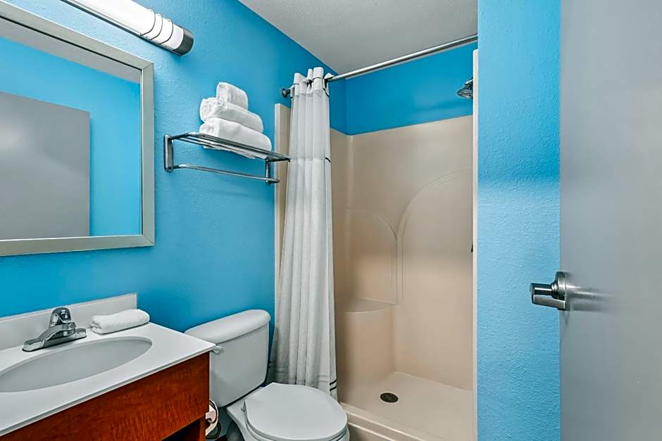 HomeTowne Studios Detroit - Livonia