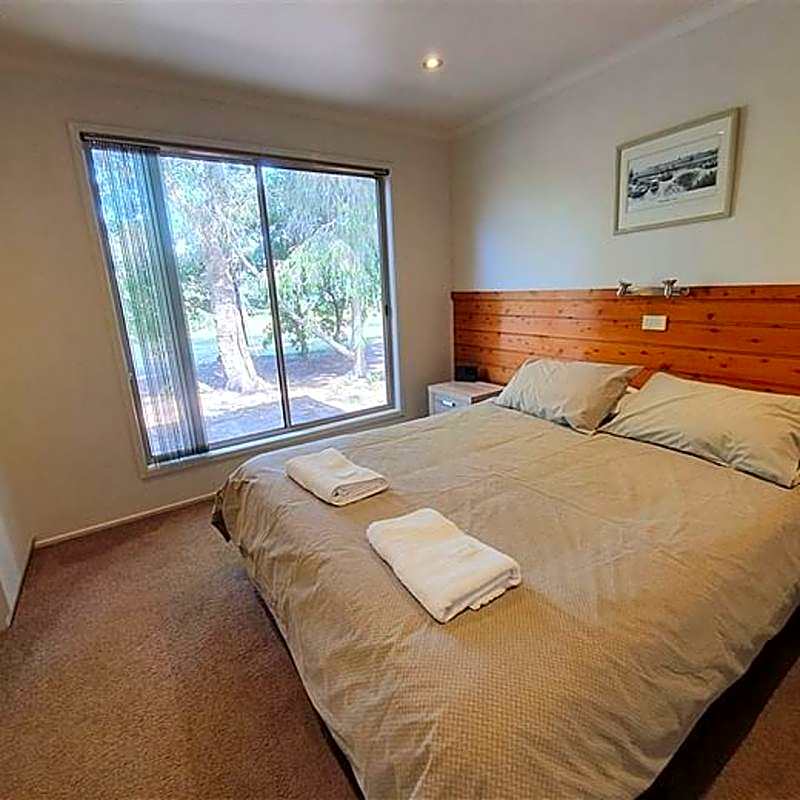 Waterfront Retreat At Wattle Point