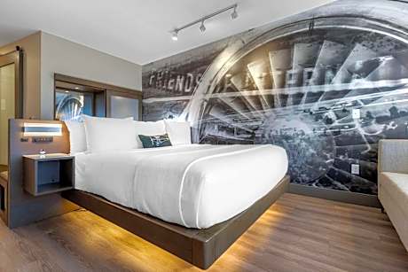 King Suite - Accessible/Non-Smoking