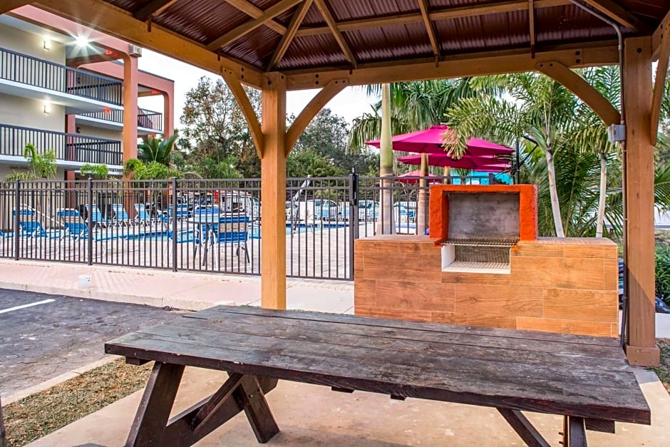 Days Inn by Wyndham Sarasota Bay
