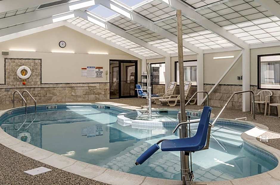 Comfort Inn & Suites West Springfield
