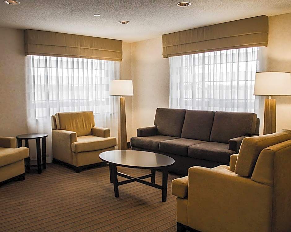 Suburban Studios Johnstown - Richland Town Center