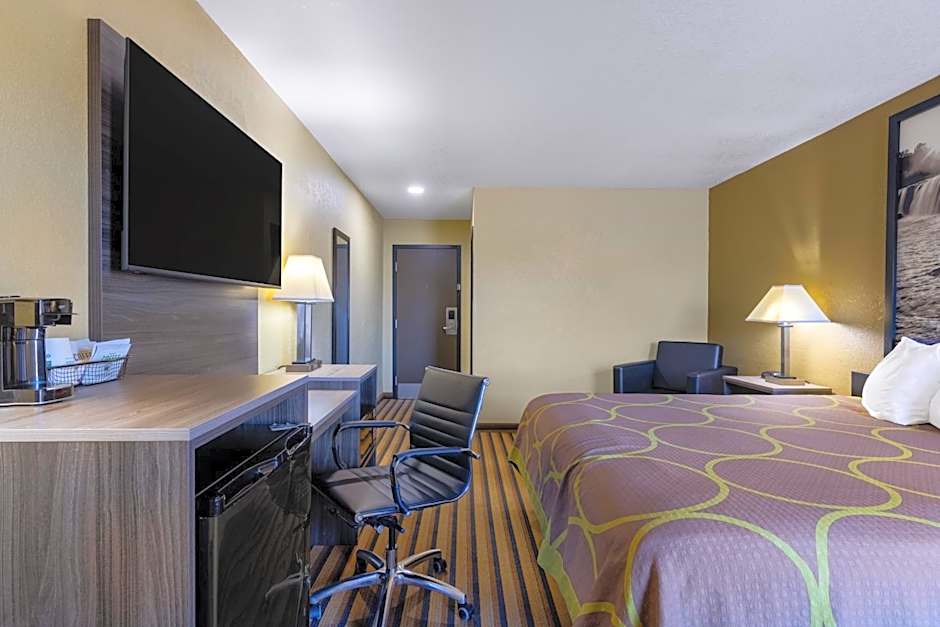 Super 8 by Wyndham Nixa/Springfield Area