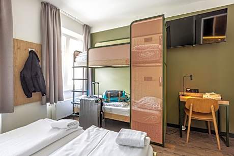 Quad Room