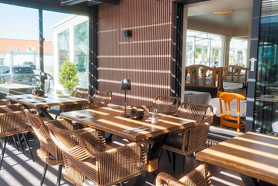 Delphi Hotel & Restaurant