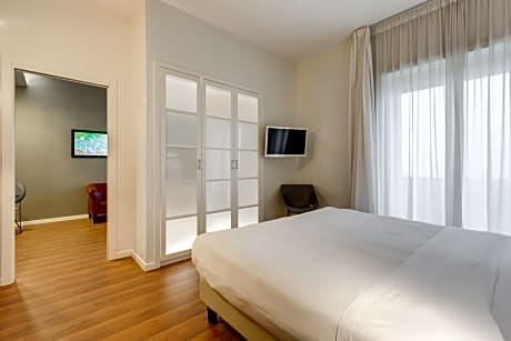 Junior Suite with One King Bed