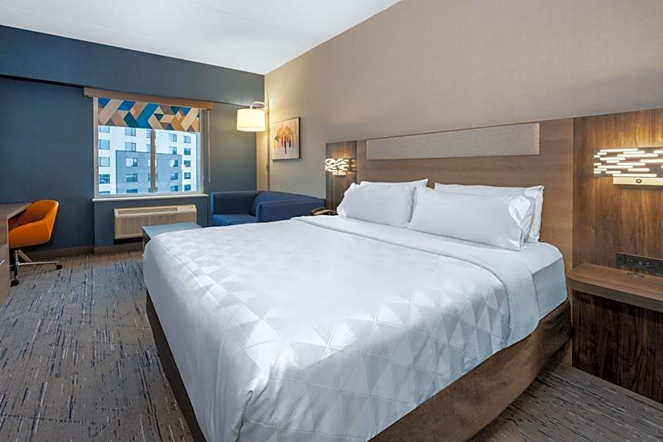 Holiday Inn Express & Suites Vaughan Southwest By IHG