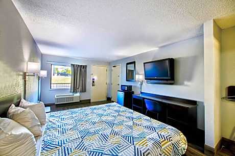 Deluxe King Room - Non-Smoking