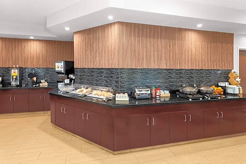 Wingate by Wyndham Oshkosh