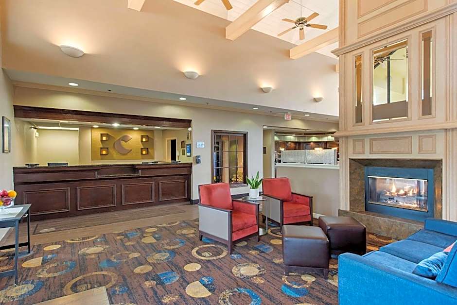 Comfort Inn & Suites Warsaw Near US-30