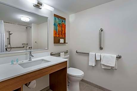 King Suite - Accessible/Non Smoking