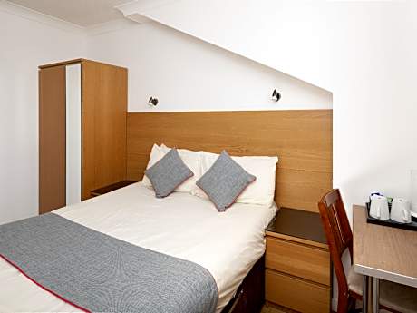 Double Room Shared Bathroom
