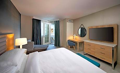 Deluxe King Room with Balcony