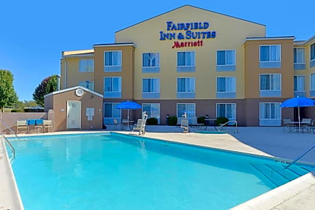 Fairfield Inn & Suites by Marriott Lexington Georgetown/College Inn