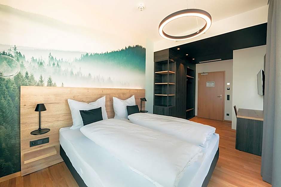 TARGET WORLD Hunter's Lodge