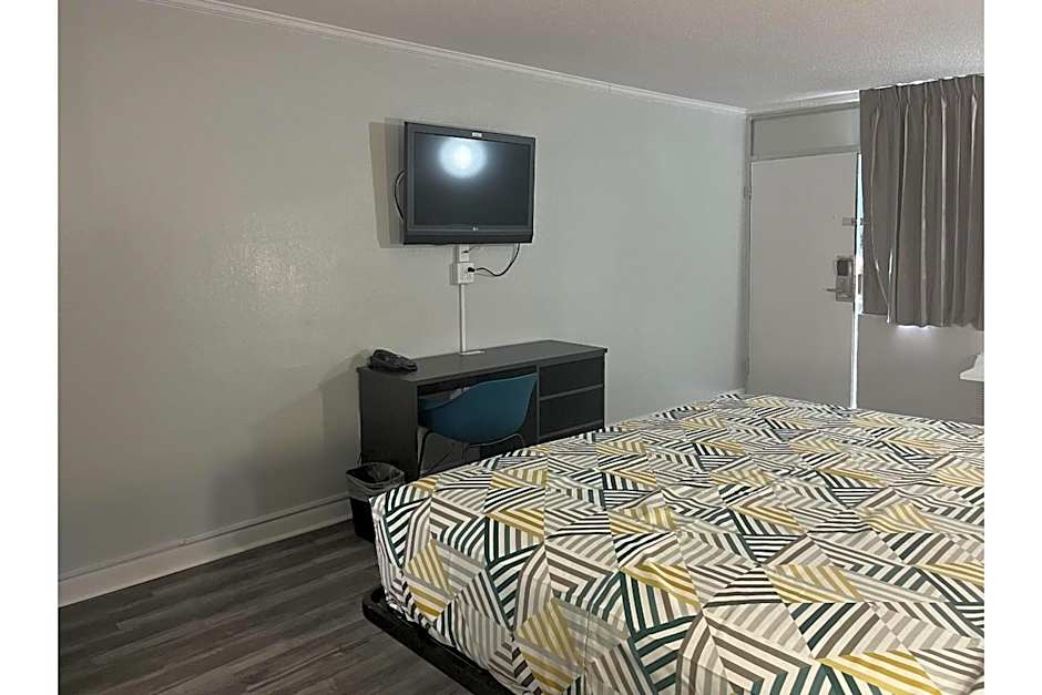 Photo 1 of 5 of Queen Room - Disability Access - Non-Smoking