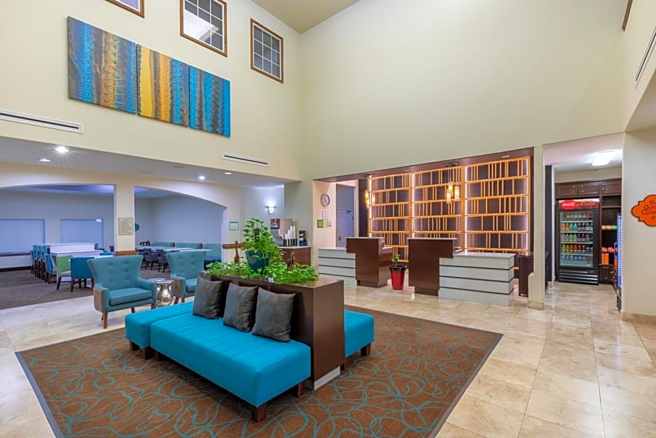 La Quinta Inn & Suites by Wyndham Houston New Caney