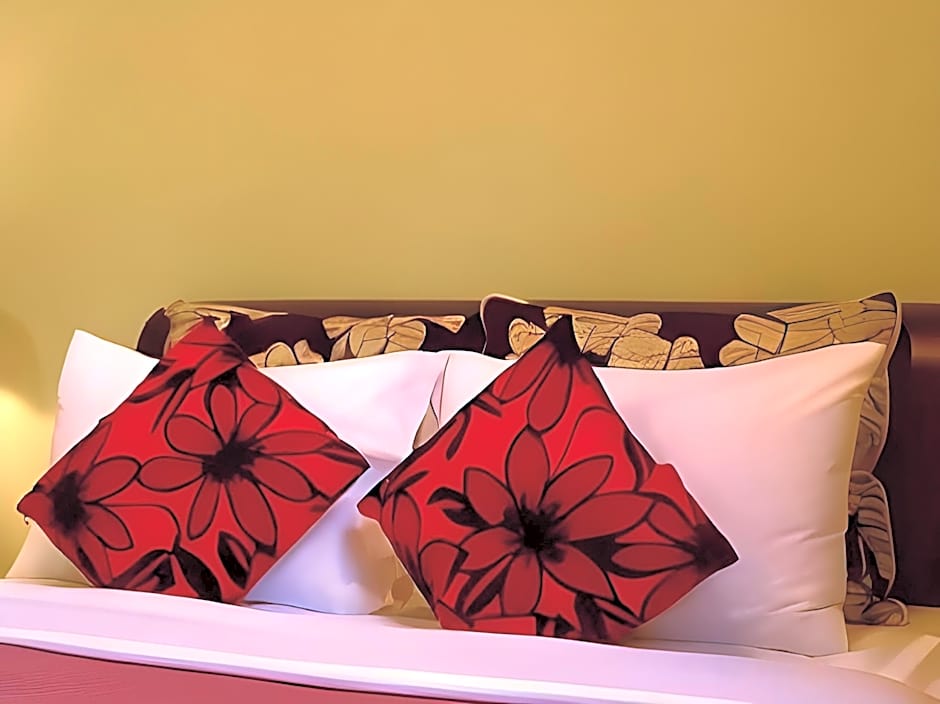 Cameron Pasar Malam Apartment @ Crown Imperial Court