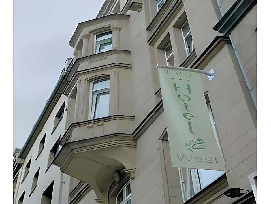 City Hotel West