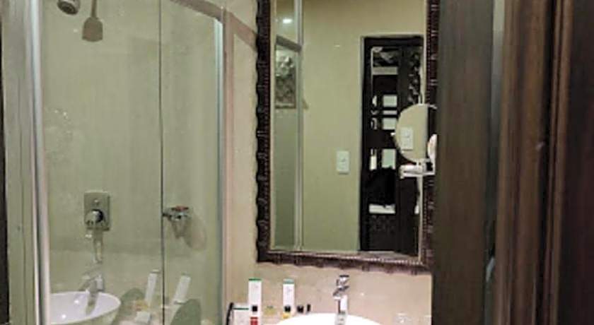 Mayfair Convention Hotel