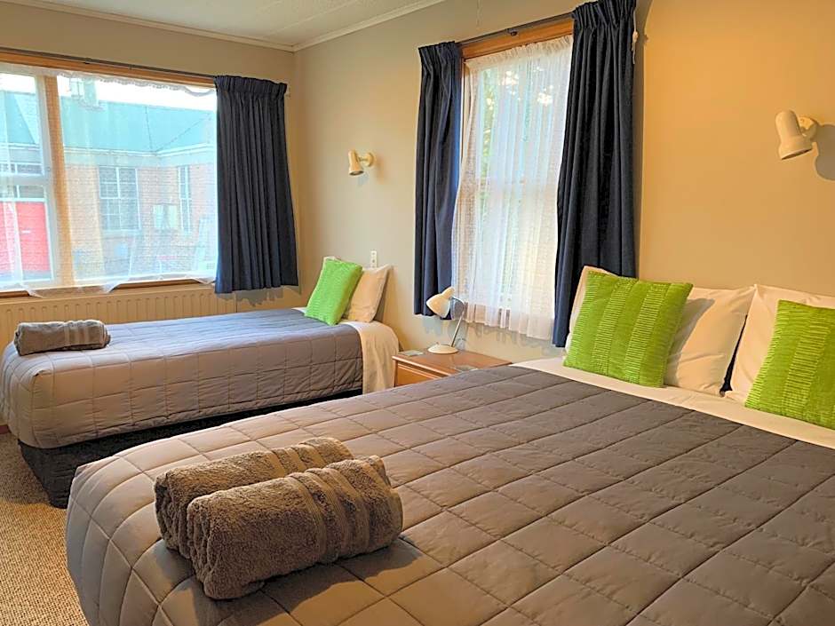 Thomas's Catlins Lodge and Camp Ground