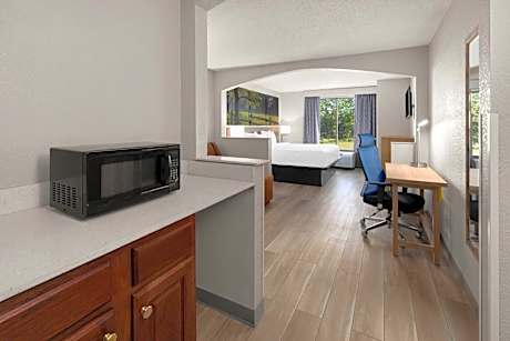 Deluxe King Room - Non-Smoking