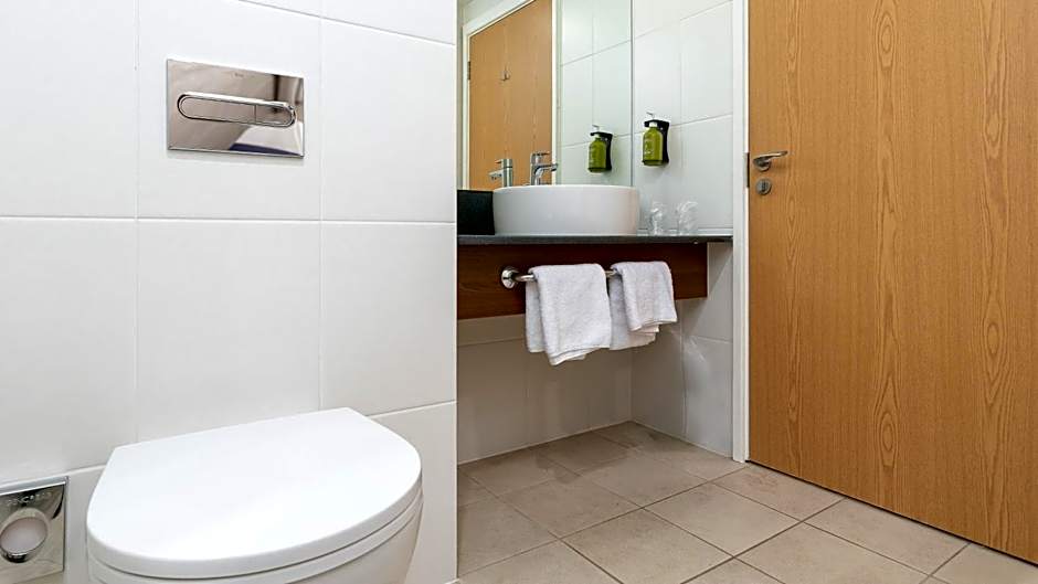 Holiday Inn Express Leigh - Sports Village By IHG