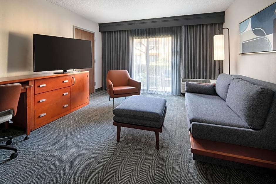 Courtyard by Marriott Bakersfield