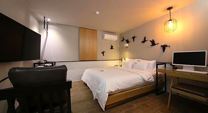Avenue Hotel