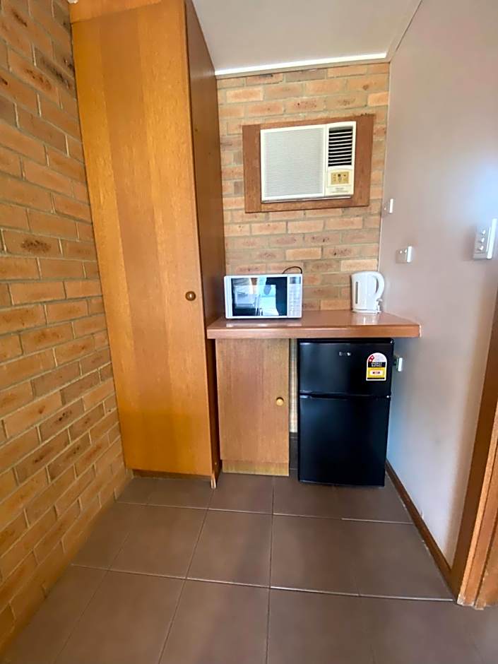 Quays Motel San Remo