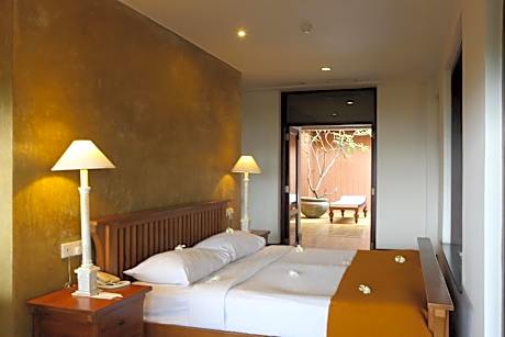 Suite with Sea View - 15% off at Black Coral & Center Point restaurants