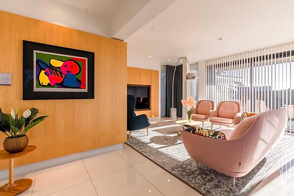 Black Pearl Apartment Hotel