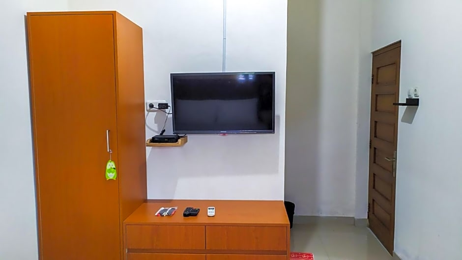 Omah Leren Mitra RedDoorz near Gembiraloka Zoo Yogyakarta