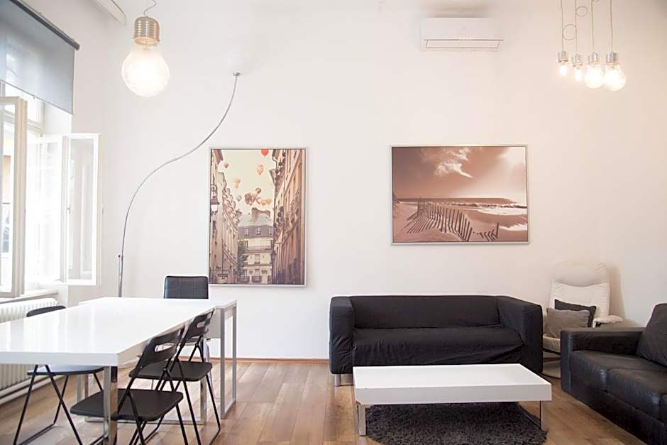 Lovecroatia Zagreb-'Paxnest' HOSTEL, No party! Cozy and quiet! Separated Men and women's rooms! Indoor shoes provided!