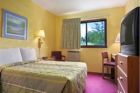 1 Full Bed | Non-Smoking