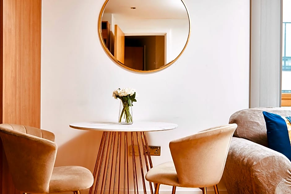 Deluxe City Centre Apt Balcony View Free Parking