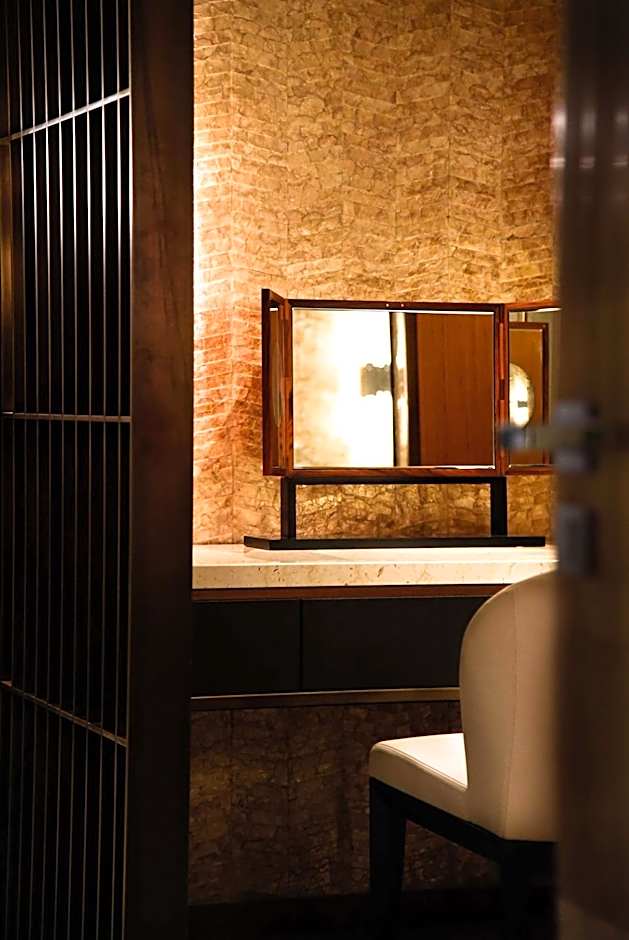Photo 1 of 17 of Suite