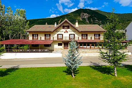 Albergue Villanúa-EDIFICIO COLLARADETA-