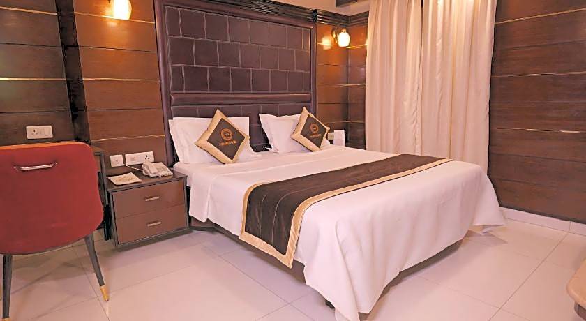 Foxoso Taj View Hotel