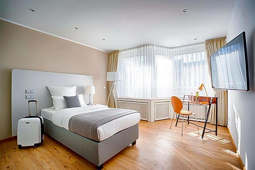 Photo 1 of 5 of Single Room