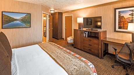 King Room with Roll In Shower-Disabilty Access