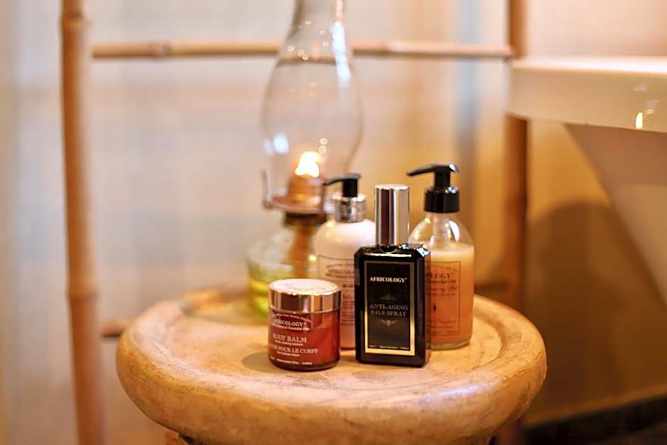 Ivory Wilderness River Rock Lodge