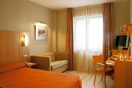 Double Room with Extra Bed (2 Adults + 1 Child)