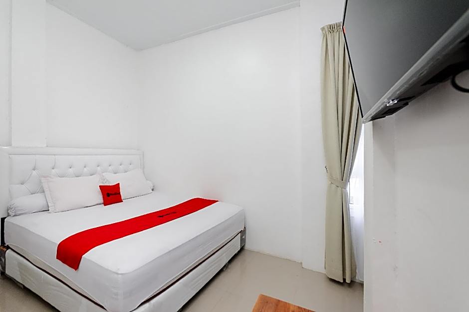 RedDoorz Syariah near Pelabuhan Ulee Lheue Banda Aceh