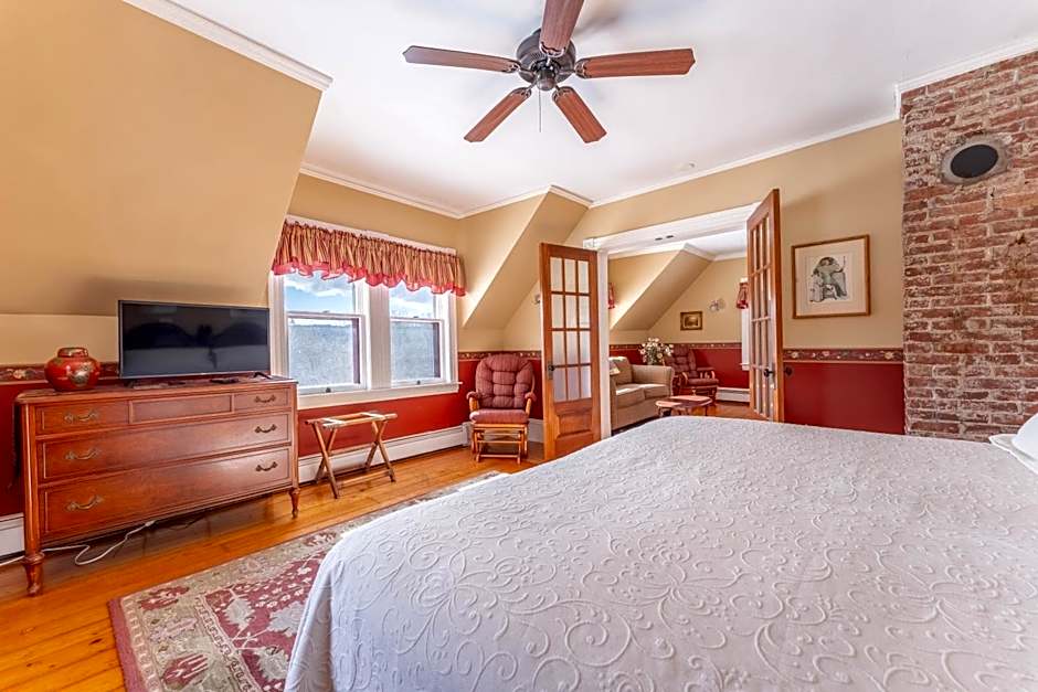 Dominion Hill Country Inn