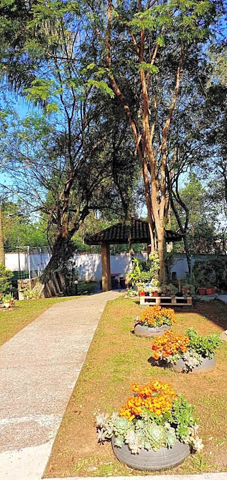 Apartamento TOP CLIMATIZADO em CRICIÚMA-SC - ótimo CUSTO-BENEFÍCIO - Cozinha completa - Cama Box - WiFI - Smart TV - Apps YouTube - NetFlix - Prime Vídeo - Garagem coberta - Portaria Digital 24h - Lugar sossegado e arborizado - Acomoda até 5 pessoas