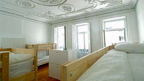 Single Bed in Mixed Dormitory Room