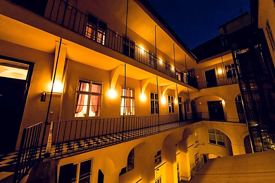 Three Golden Crowns Apartments