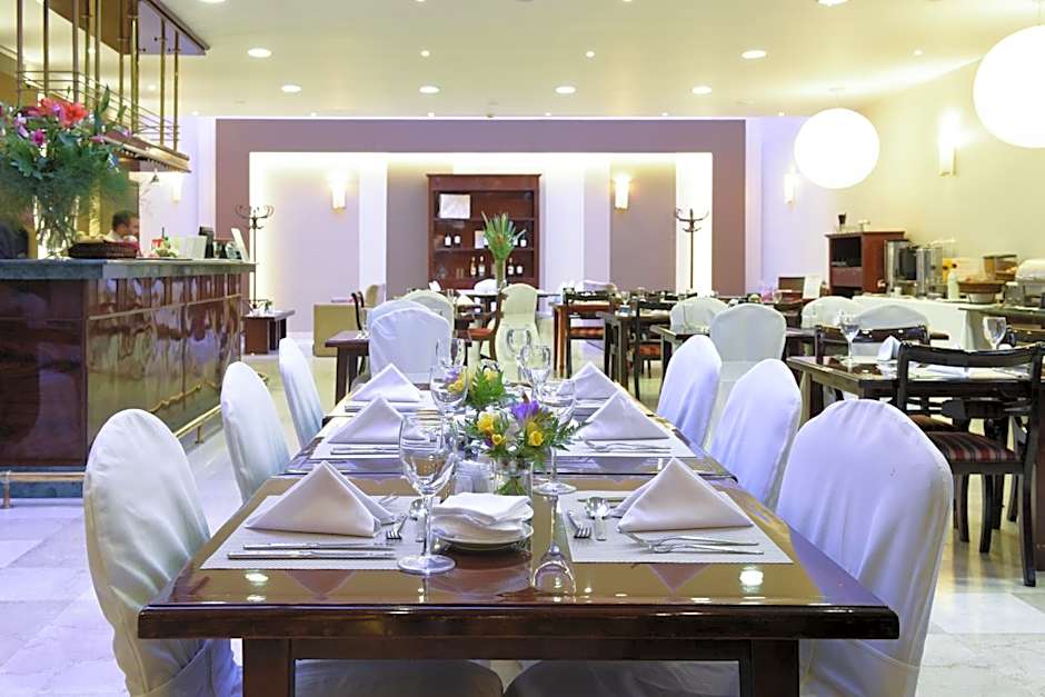 Argenta Tower Hotel & Suites