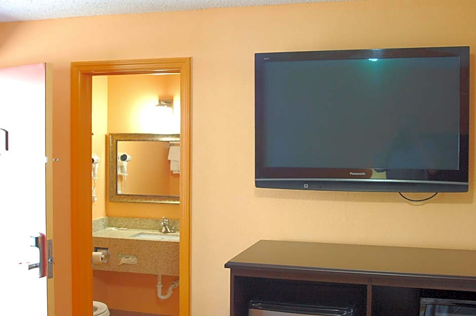 BLUE SKY INN Glens Falls-Saratoga-Lake George